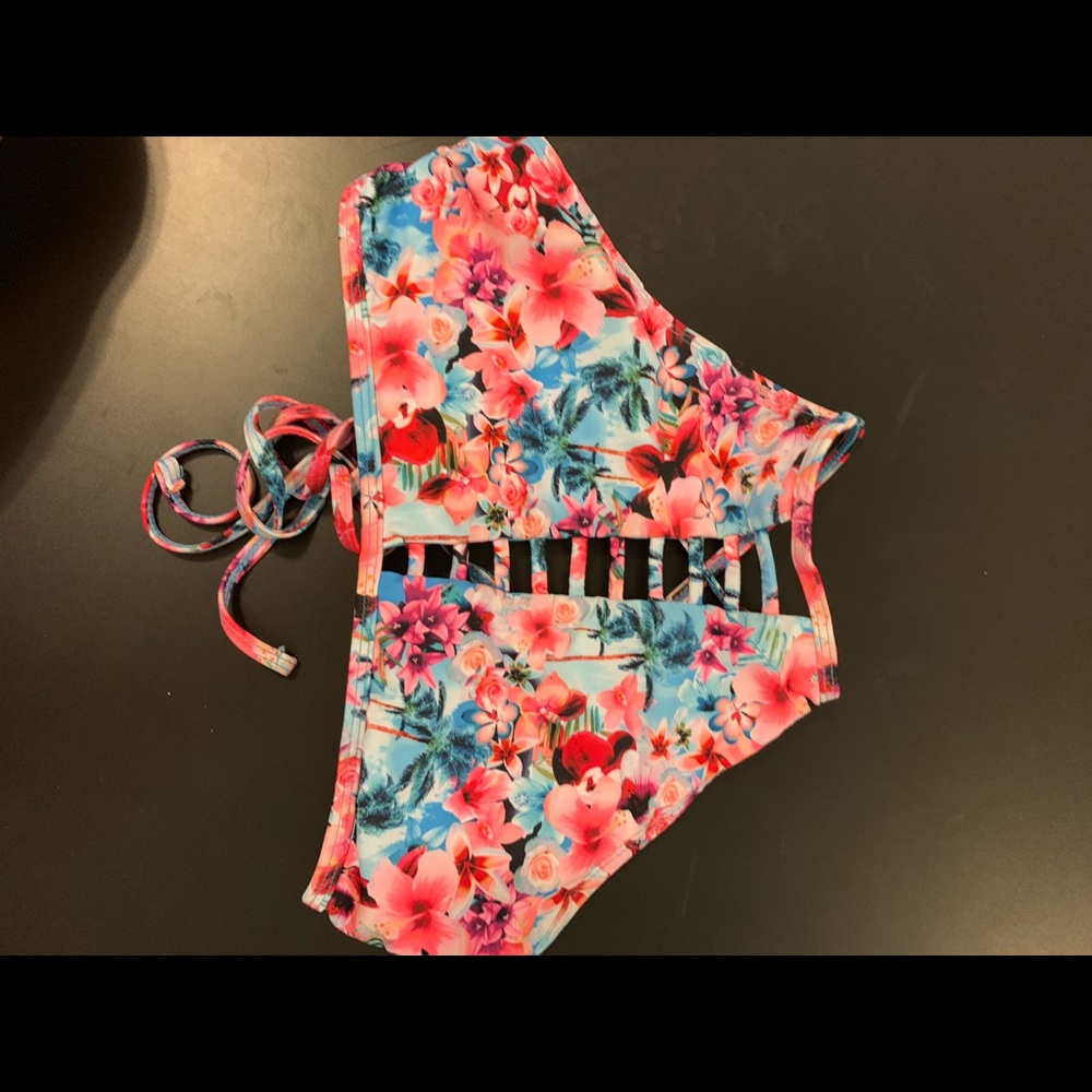 FLORAL BIKINI TOP